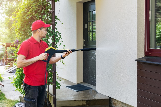 Why You Should Add House Washing to Your Rental's Maintenance List